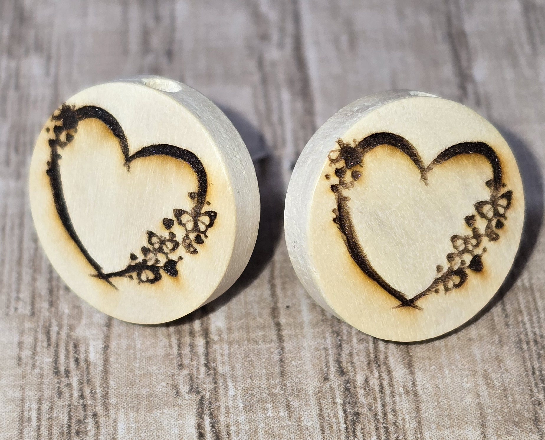 Holzohrstecker „Herzblüte“